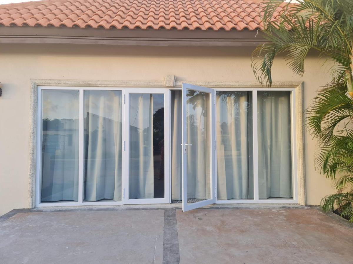 Sandpiper Beach Apartments شاطئ بالم المظهر الخارجي الصورة