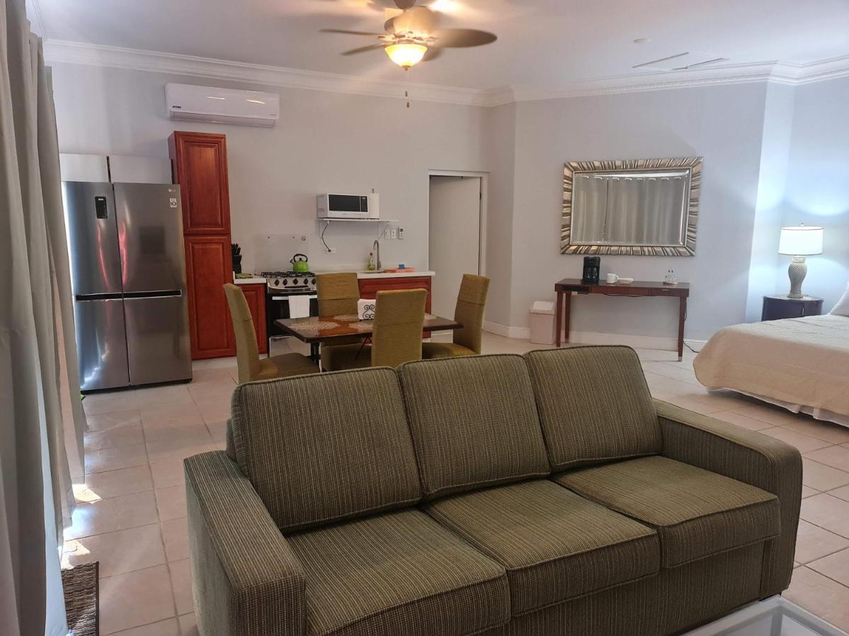 شاطئ بالم Sandpiper Beach Apartments المظهر الخارجي الصورة