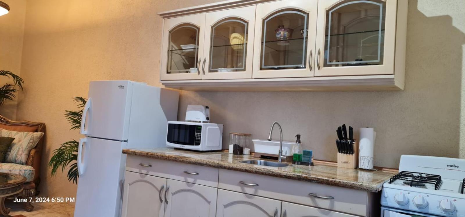 Sandpiper Beach Apartments شاطئ بالم المظهر الخارجي الصورة